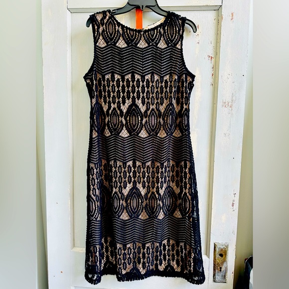 Sharagano Dresses & Skirts - Black & Tan Cocktail Midi Dress